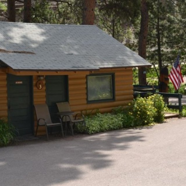 Ponderosa Pines Inn & Cabins