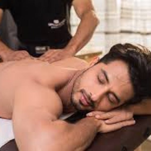 Female To Male Body to Body Massage in Green Park Delhi
