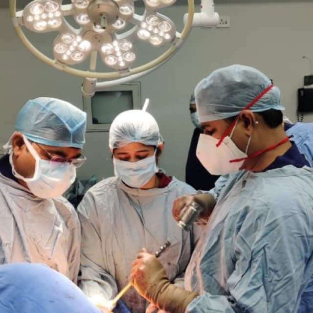 Dr. Kaushal Kant Mishra,best orthopaedic surgeon in Delhi,Joint Replacement Surgeon, Hip,Knee Surgeon