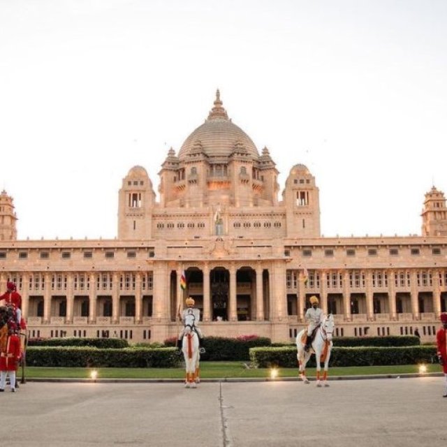 BOOK AN INDIAN TOUR PACKAGE TO SEE THE CULTURAL BEAUTY OF INDIA