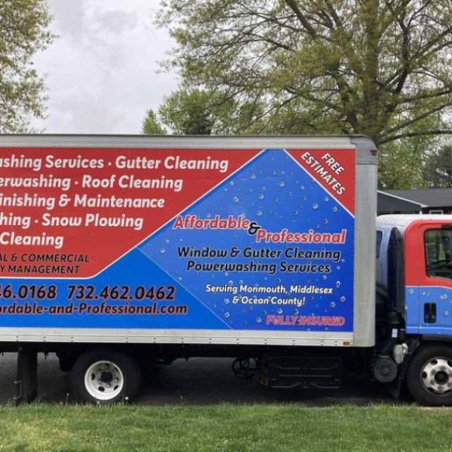 AFFORDABLE & PROFESSIONAL WINDOW & GUTTER CLEANING POWERWASHING SERVICES
