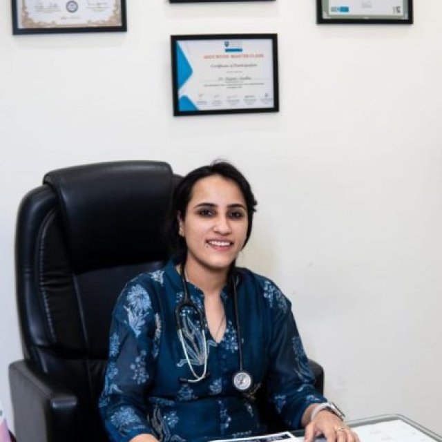 Best PCOS Specialist Doctor in South Delhi - Dr. Rupali Chadha
