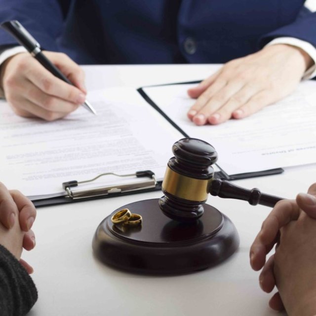 Get Professional Divorce Lawyer in Noida