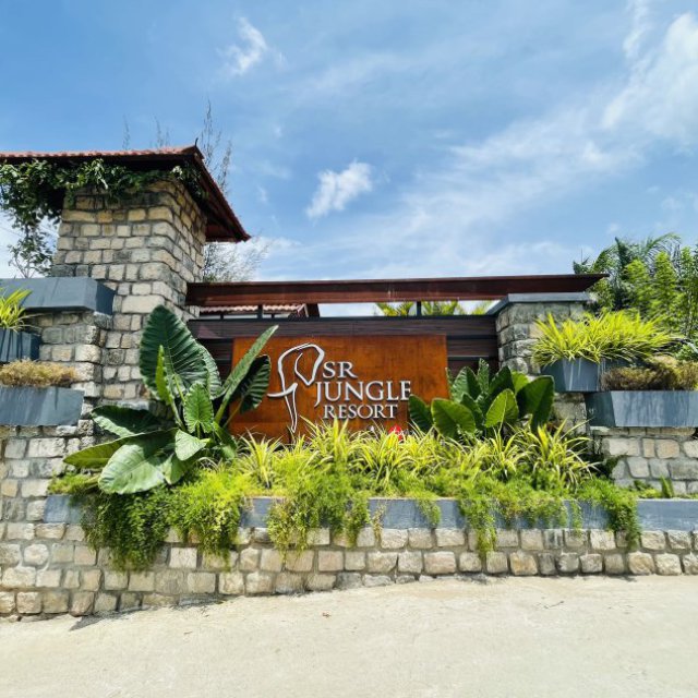 SR Jungle Resort