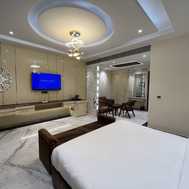 Lime tree Hotels near india expo mart Greater noida