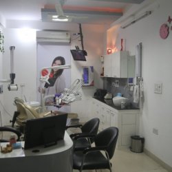 DR YOJNA’S DENTAL CLINIC Orthodontic & Implants Centre