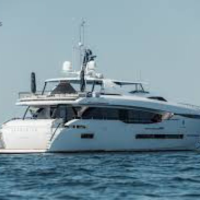 120 ft Yacht Rental in Dubai