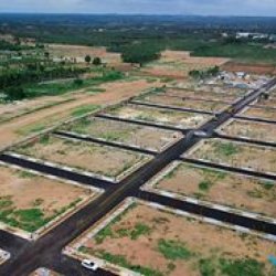 What plots are available for investment in Yamuna Expressway?